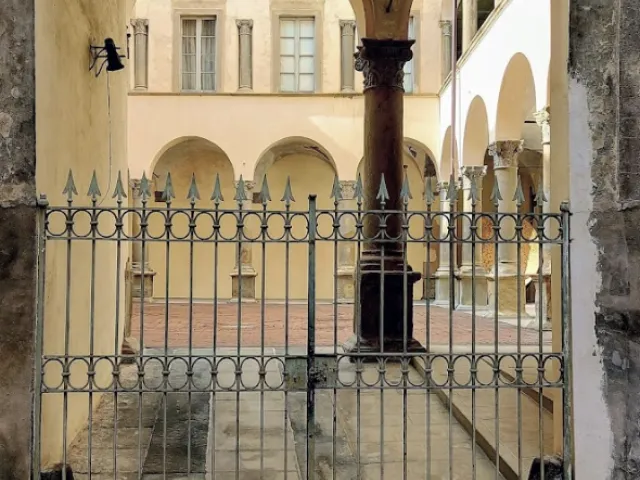 Ingressso palazzo della misericordia maggiore