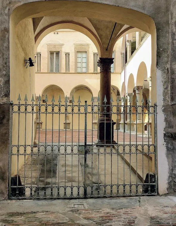 Ingressso palazzo della misericordia maggiore